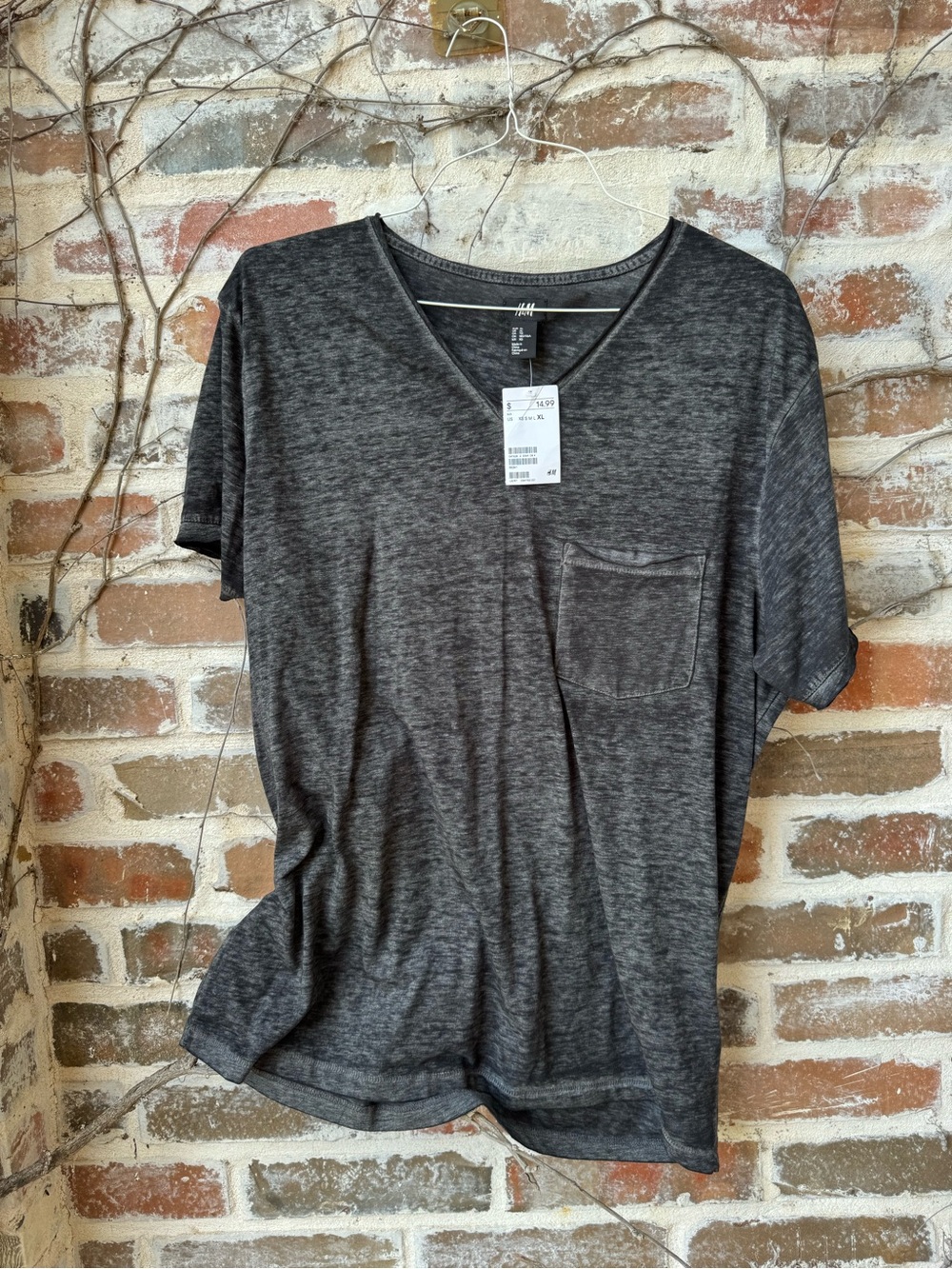 VINTAGE 2016 NWT H&M Charcoal Gray Burnout V-Neck Pocket Tee XL